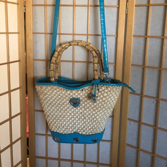 Straw bag faux croc/silver tone heart accents - Picture 2 of 8